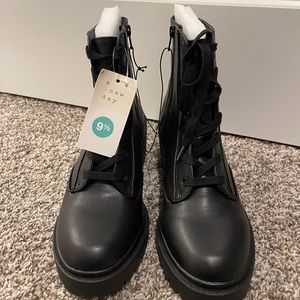 Women combat boot